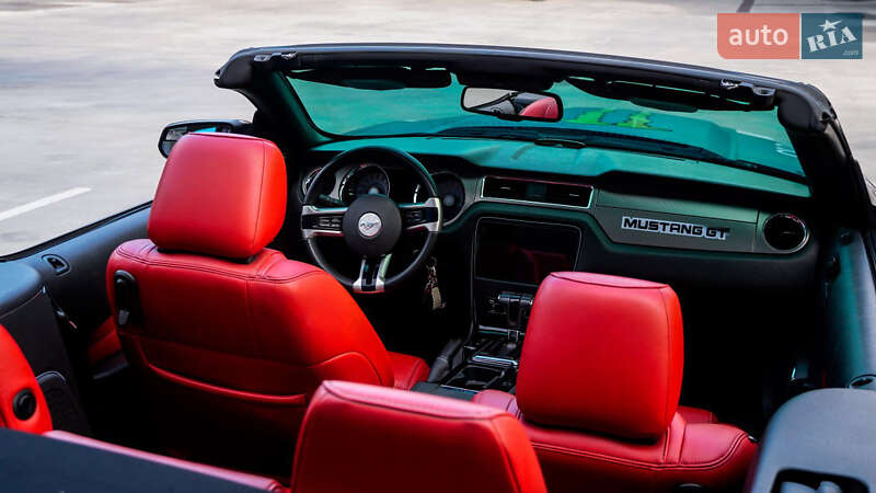 Кабріолет Ford Mustang 2010 в Києві