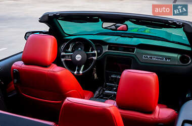 Кабриолет Ford Mustang 2010 в 