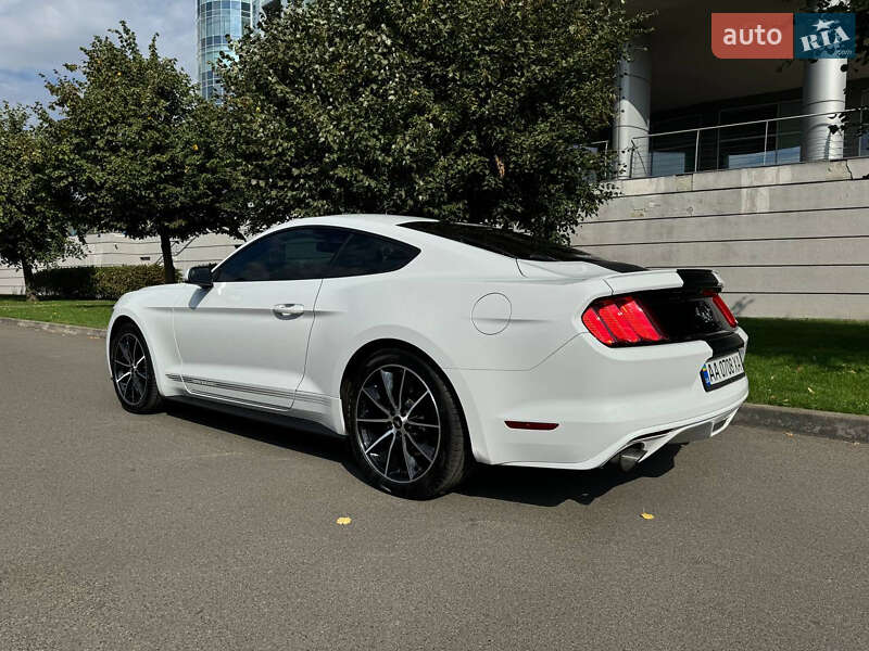 Купе Ford Mustang 2015 в Киеве фото 9 Купе Ford Mustang 2015 в Киеве