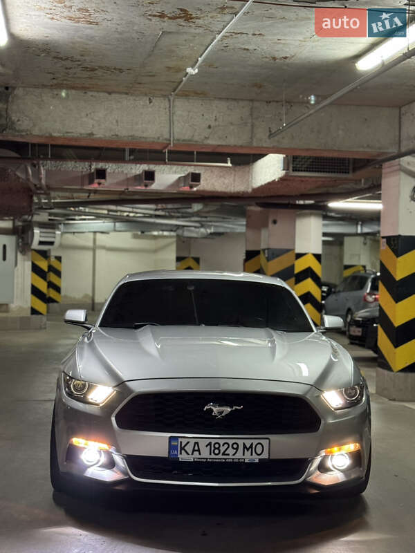 Купе Ford Mustang 2015 в Києві