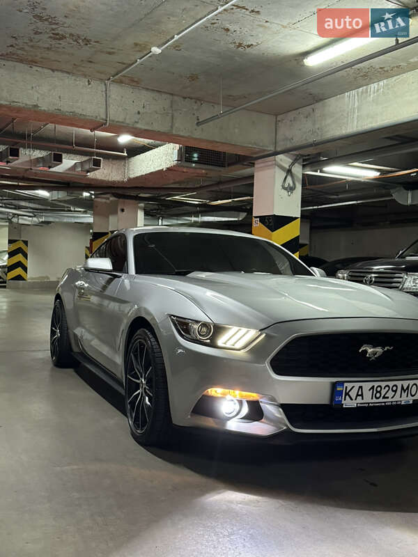 Купе Ford Mustang 2015 в Києві