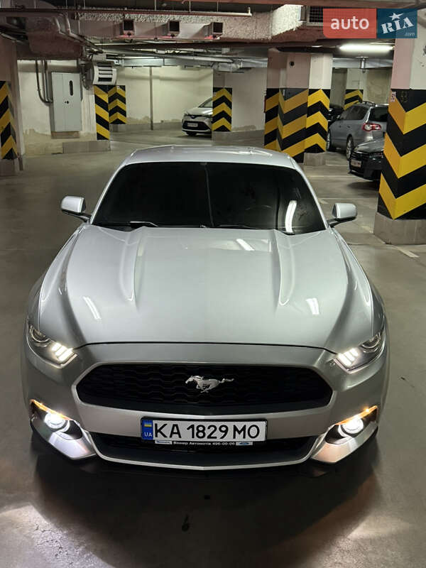 Купе Ford Mustang 2015 в Києві