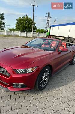 Кабриолет Ford Mustang 2016 в 
