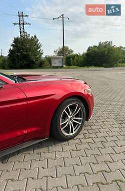 Кабриолет Ford Mustang 2016 в 