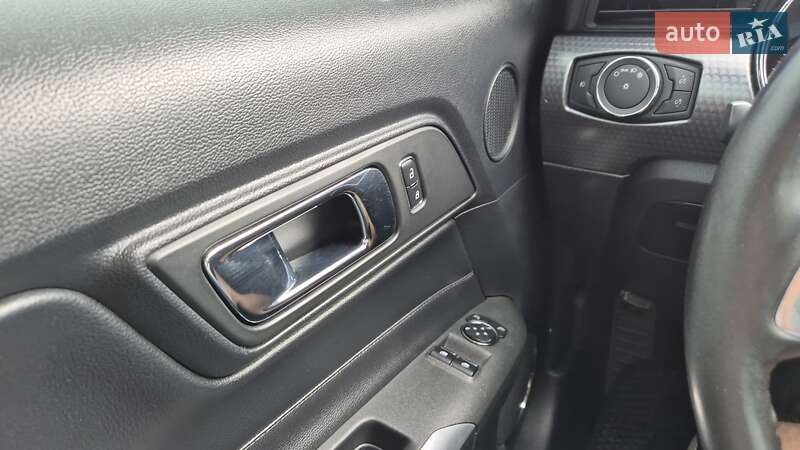 Купе Ford Mustang 2016 в Києві