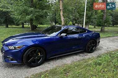 Купе Ford Mustang 2015 в 