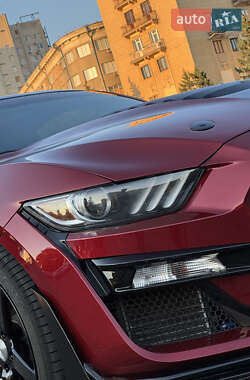 Купе Ford Mustang 2017 в 