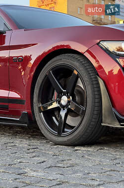 Купе Ford Mustang 2017 в 