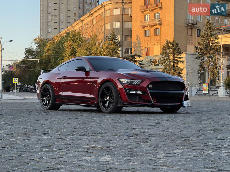 Купе Ford Mustang 2017 в 