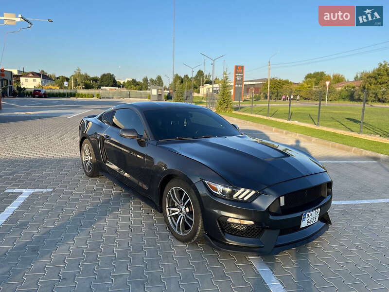 Купе Ford Mustang 2015 в 