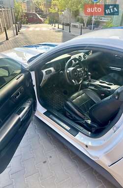 Купе Ford Mustang 2015 в 