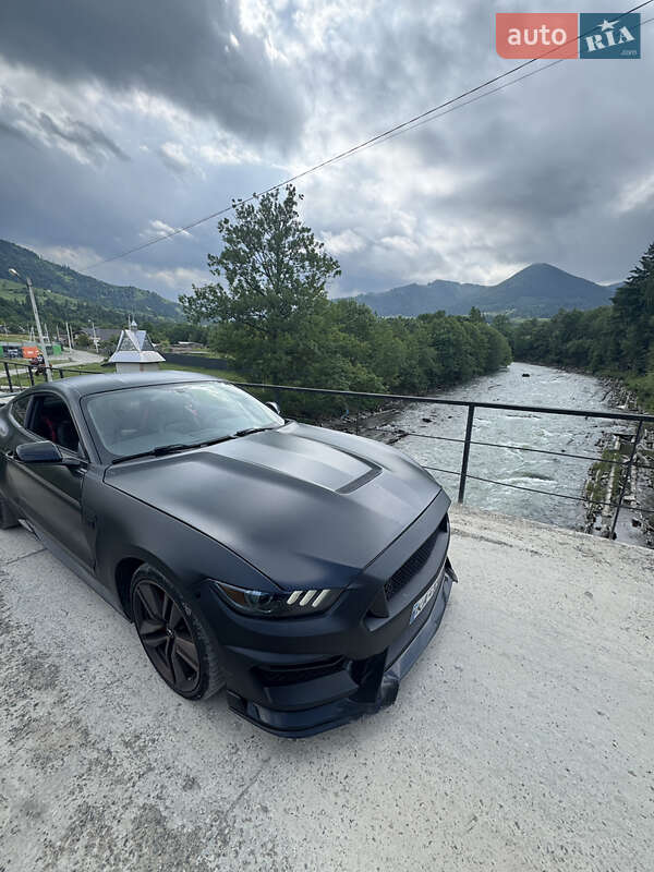Купе Ford Mustang 2015 в Львове