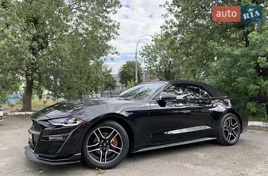 Кабриолет Ford Mustang 2019 в 