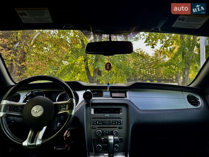 Купе Ford Mustang 2011 в Львове