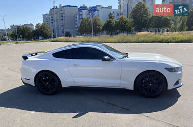 Купе Ford Mustang 2015 в 