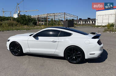 Купе Ford Mustang 2015 в 