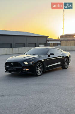 Купе Ford Mustang 2015 в 