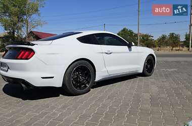 Купе Ford Mustang 2015 в 