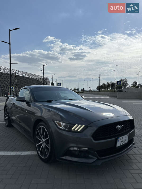 Купе Ford Mustang 2016 в Киеве фото 3 Купе Ford Mustang 2016 в Киеве
