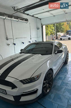 Купе Ford Mustang 2015 в 