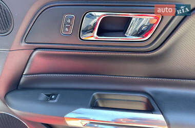 Кабриолет Ford Mustang 2015 в 