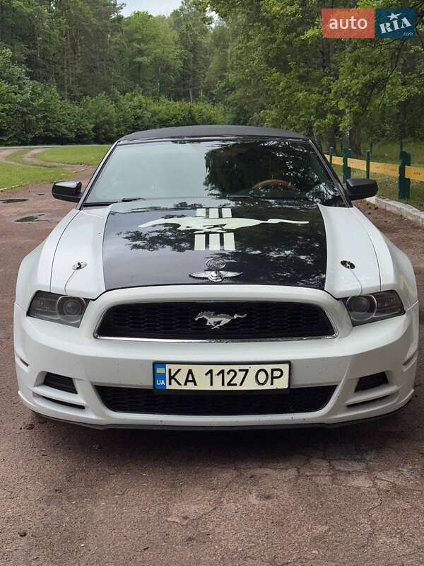 Кабриолет Ford Mustang 2014 в Киеве