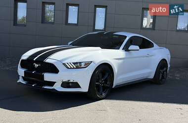 Купе Ford Mustang 2015 в 