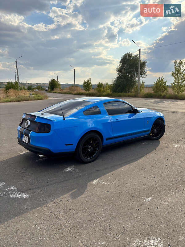 Купе Ford Mustang 2011 в Вознесенске