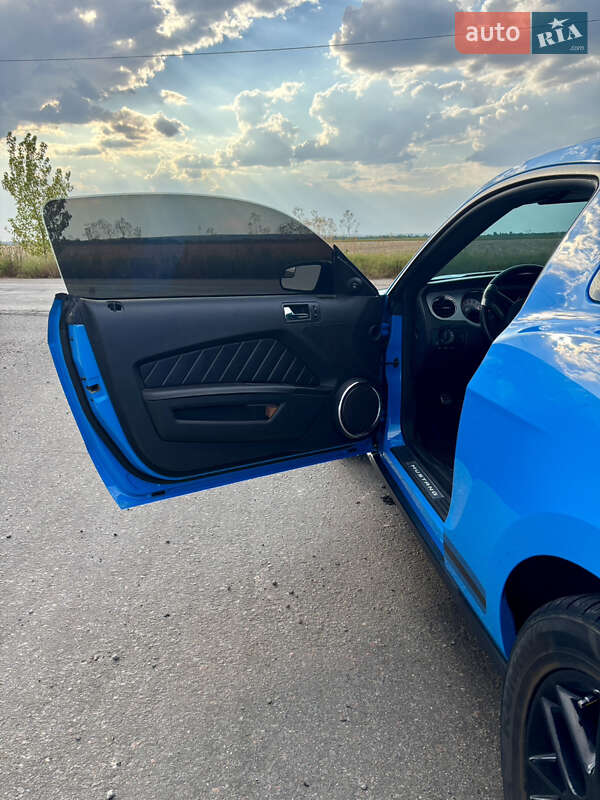 Купе Ford Mustang 2011 в Вознесенске