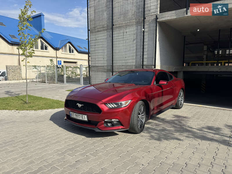 Купе Ford Mustang 2015 в 