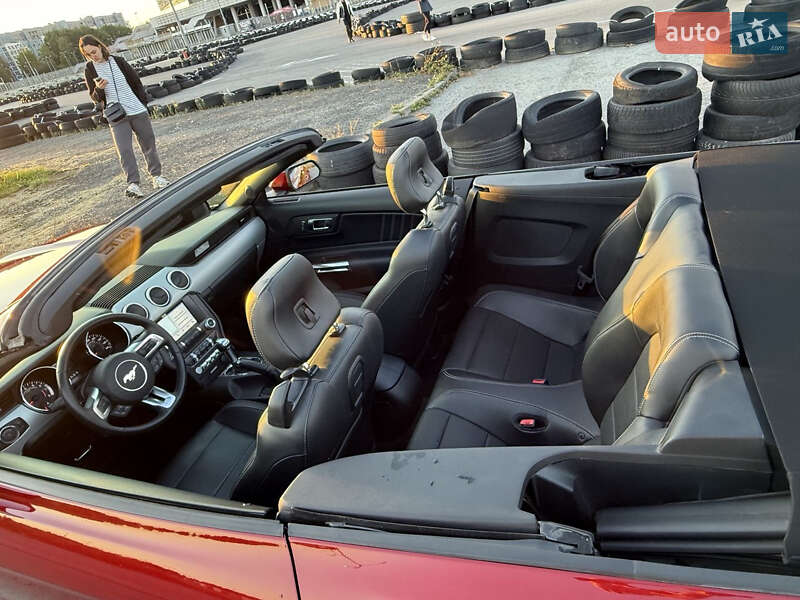 Кабриолет Ford Mustang 2016 в Львове