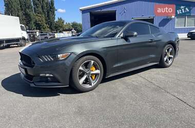 Купе Ford Mustang 2015 в 