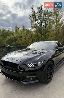 Купе Ford Mustang 2015 в 