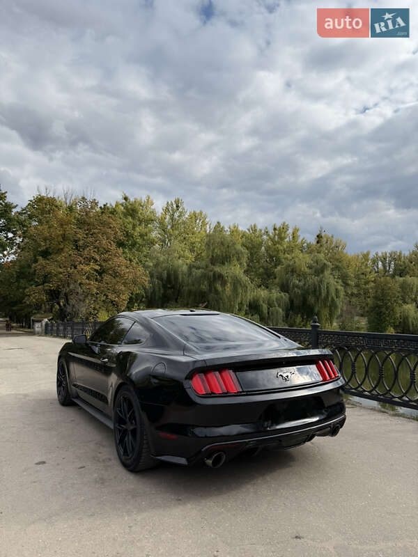 Купе Ford Mustang 2015 в Харкові