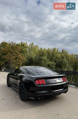 Купе Ford Mustang 2015 в 