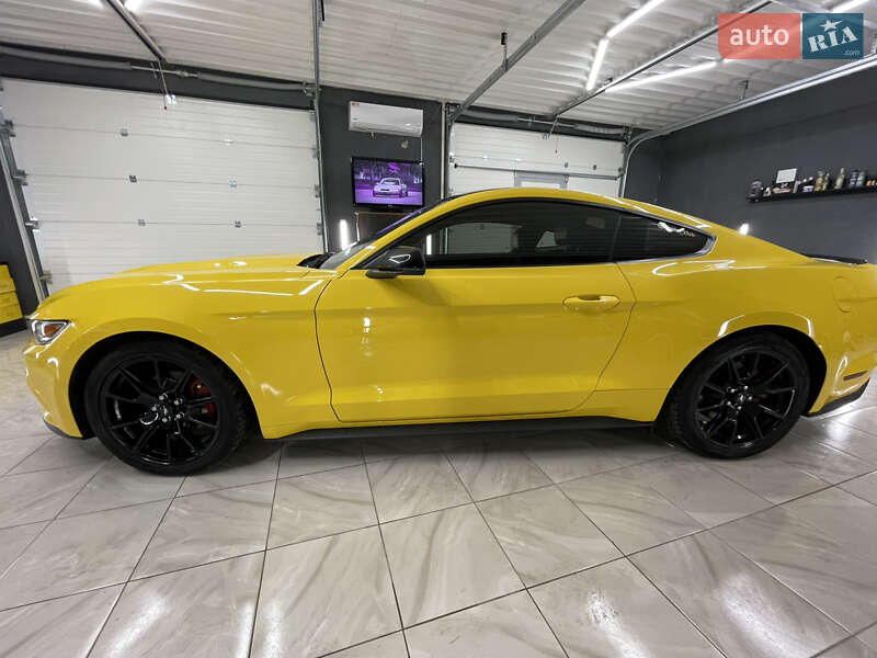 Купе Ford Mustang 2015 в Снятине