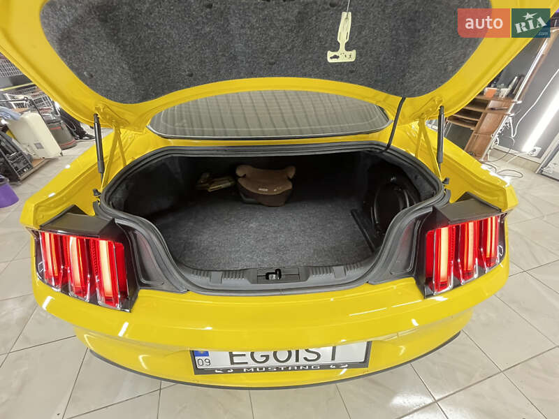 Купе Ford Mustang 2015 в Снятине