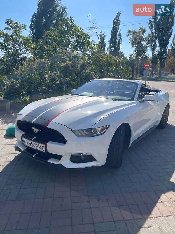 Кабриолет Ford Mustang 2015 в 