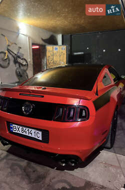 Купе Ford Mustang 2012 в 