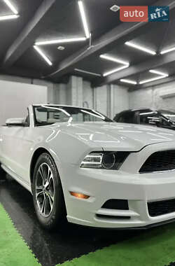 Кабриолет Ford Mustang 2014 в 