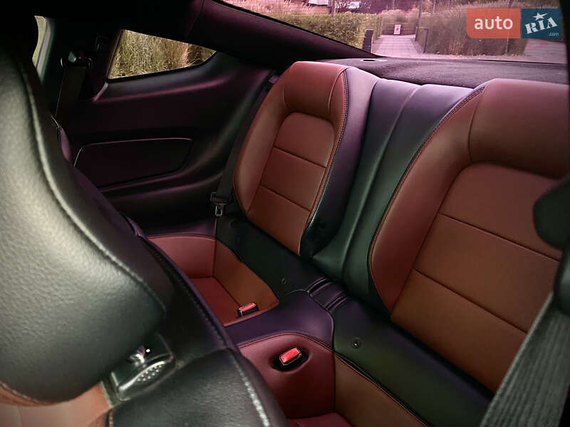 Купе Ford Mustang 2016 в Києві