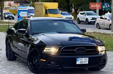 Купе Ford Mustang 2013 в 