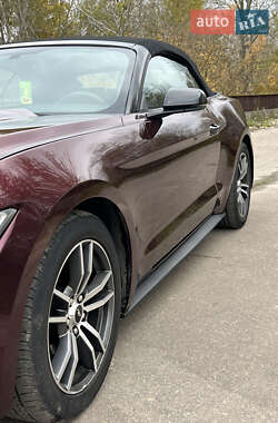 Кабриолет Ford Mustang 2016 в 