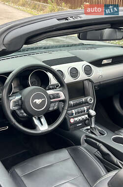 Кабриолет Ford Mustang 2016 в 