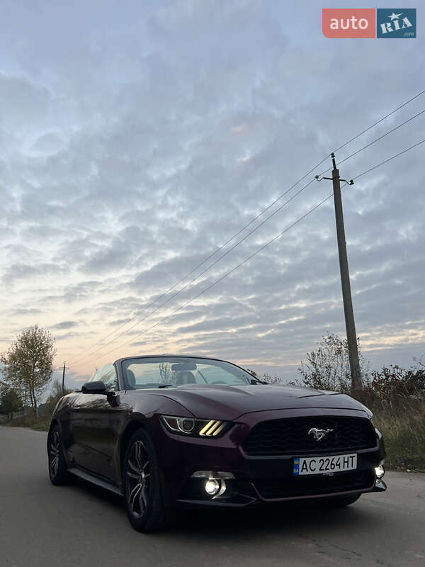 Кабриолет Ford Mustang 2016 в 