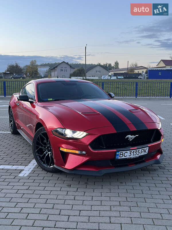 Купе Ford Mustang 2017 в  фото Купе Ford Mustang 2017 в