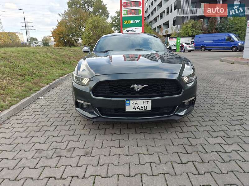 Купе Ford Mustang 2015 в Києві