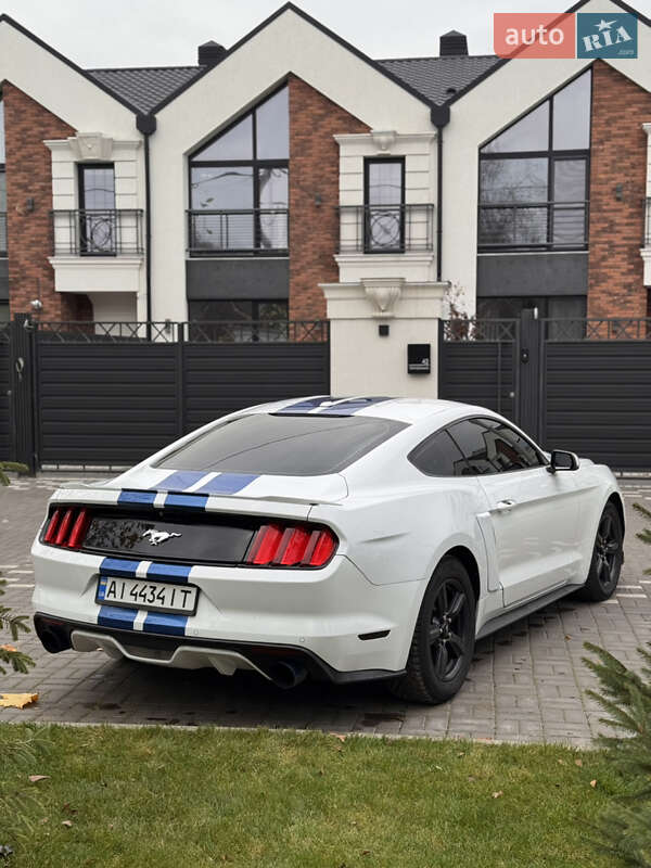 Купе Ford Mustang 2015 в Києві фото 4 Купе Ford Mustang 2015 в Києві