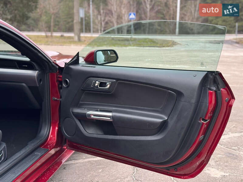 Купе Ford Mustang 2015 в Києві фото 14 Купе Ford Mustang 2015 в Києві