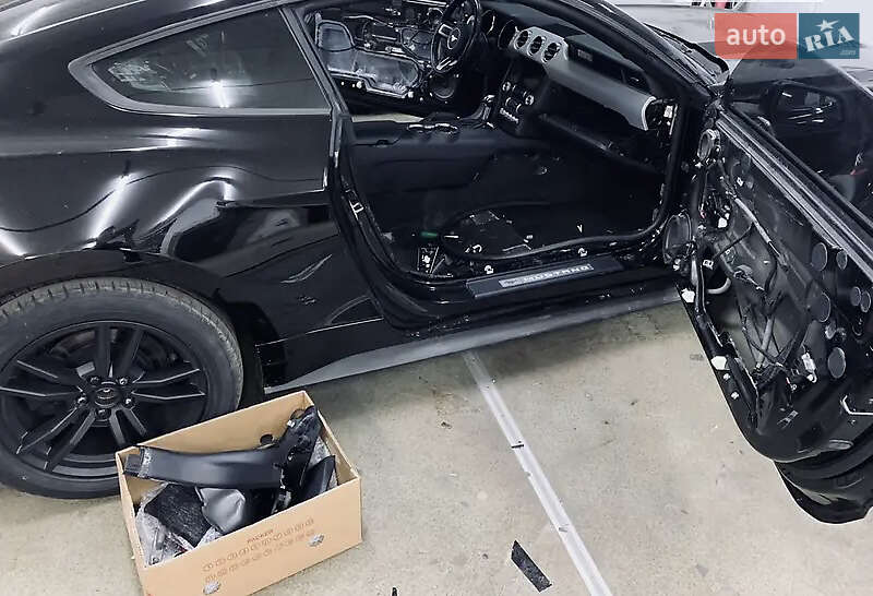 Купе Ford Mustang 2015 в Києві
